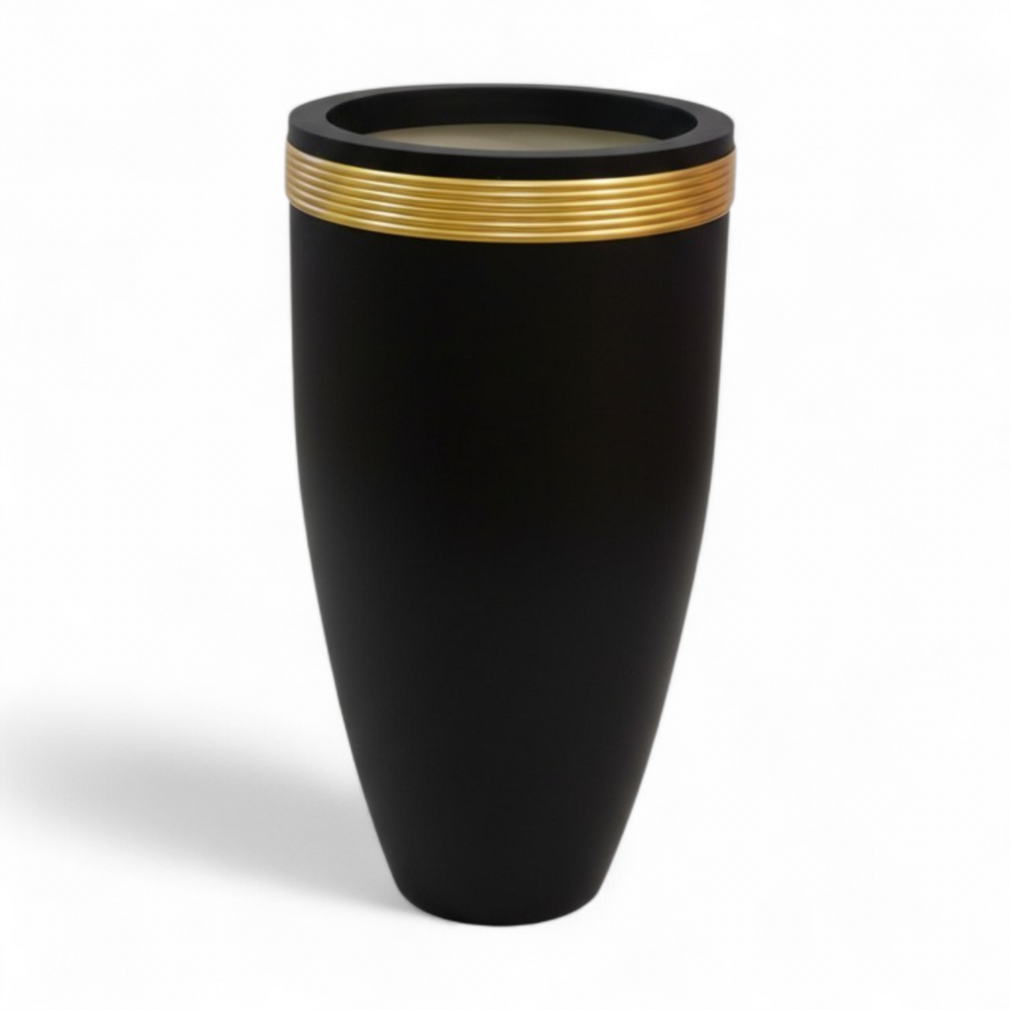 Trophy planters by Avantika's Garden