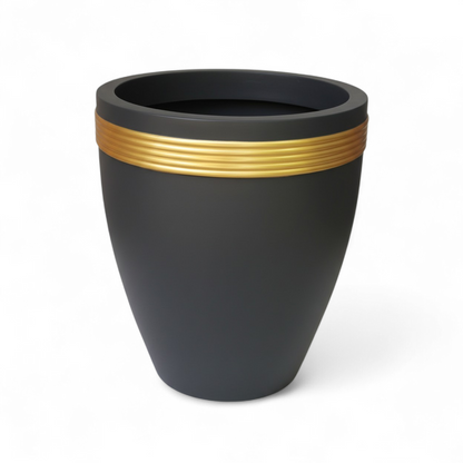 Trophy planters by Avantika's Garden