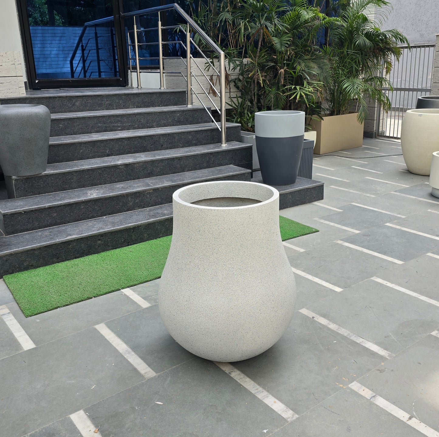Roman planter by Avantika's Garden