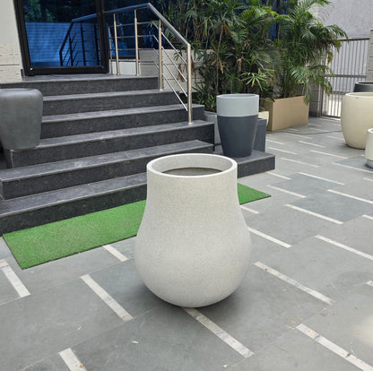 Roman planter by Avantika's Garden