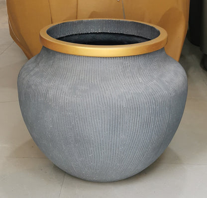 Pure planter by Avantika's Garden
