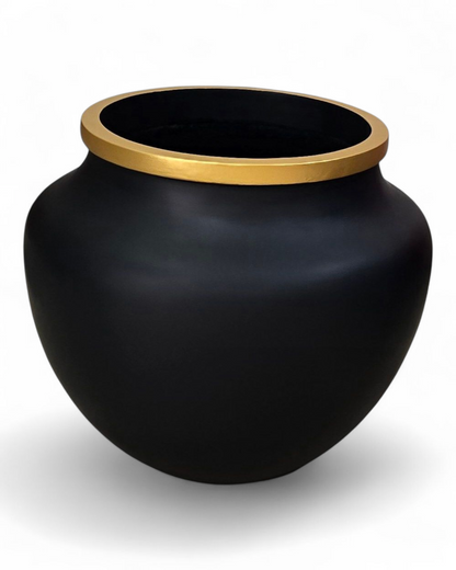Pure planter by Avantika's Garden