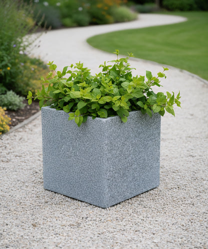 Cube planters up to 17"